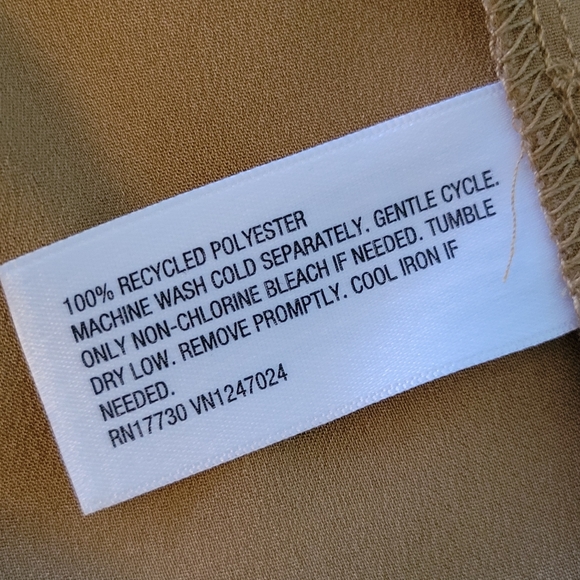 NWT Future Collective High Neck Dimensional Flower Accent Sleeveless Blouse SM - Picture 10 of 13